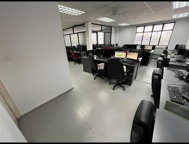 110M² OFFICE TO LET IN CENTURY CITY
